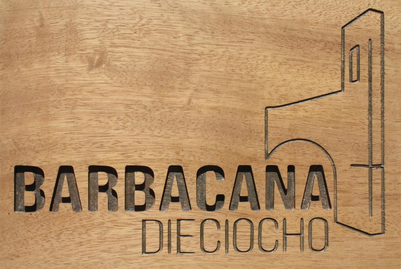 Barbacana, Dieciocho Баеза Екстериор снимка